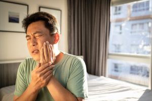 man with wisdom tooth pain