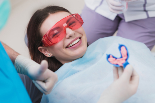 Doctor,Performs,The,Procedure,For,Cleaning,Teeth